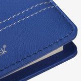 深海藍線條工商日誌，深海藍、白色斜切裁縫線，細節