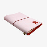 淡雅簡約鬆緊帶封套工商日誌， 酒薰紅，功能PVC內側口袋．鬆緊帶