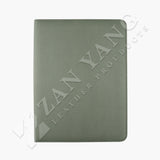 灰湖綠編織拉鍊交屋包 搭配進口PU編織紋 不同層次的視覺效果 讓整體簡約又高級