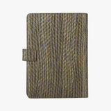 豐沛的紋理設計  宛如鱷魚皮紋一般 呈現出時尚且真實的質感