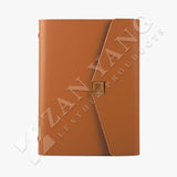 簡約時尚工商日誌，筆插、多功能內側口袋、磁吸五金書扣。