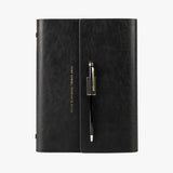 雙功能設計工商日誌，多色可選、筆插、多功能內側口袋、磁吸五金書扣。