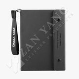 潮流時尚工商日誌，進口PU荔枝皮紋、寬版提帶繩、壓扣霧黑五金書扣。