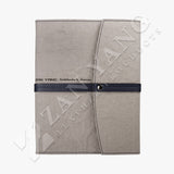 水洗牛皮紙工商，石靛藍、25K活頁三折、六孔夾具、進口羊毛氈皮紋。