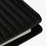 黑色編織皮紋工商日誌，多功能收納袋、筆插、開窗名片、烙印、編織皮紋與烙印標誌的融合的獨特風格