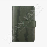 特選西瓜皮紋工商日誌，外層以西瓜紋路做設計，內層以西瓜果肉為靈感以紅色做為配色，仿照西瓜，多功能收納袋、筆插、名片夾、烙印