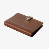 優雅的立體磁吸書扣 及溫暖經典咖啡色系 適合會議書寫時的工具