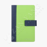 繽紛撞色系工商日誌，封面以藍綠聘拚色做設計，多功能收納袋、開窗名片、筆插、名片夾、燙銀