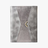 獨創五金書扣工商日誌、石墨灰、進口PU皮紋、淋膜帆布、多功能內側口袋、磁吸式五金書扣。