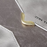 獨創五金書扣工商日誌、進口PU皮紋、淋膜帆布、多功能內側口袋、磁吸式五金書扣。