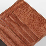 優質皮革短夾，進口PU仿皮紋、烙印LOGO、開窗名片袋、多功能內袋。