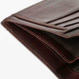 深咖經典短夾，進口PU仿皮紋、烙印LOGO、開窗名片夾、多功能內袋、內裡。