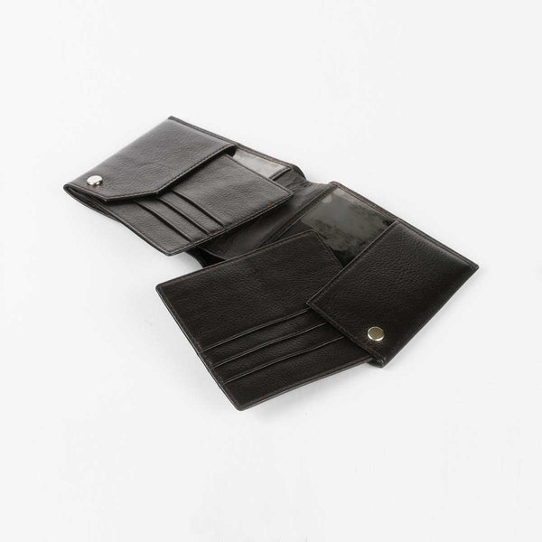 精緻黑皮料短夾，進口PU仿皮紋、烙印LOGO、多功能開窗袋、金屬配件。