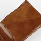 亮面漆皮短夾，進口PU仿皮紋、烙印LOGO、可容納 7-9 張卡、多功能內袋。