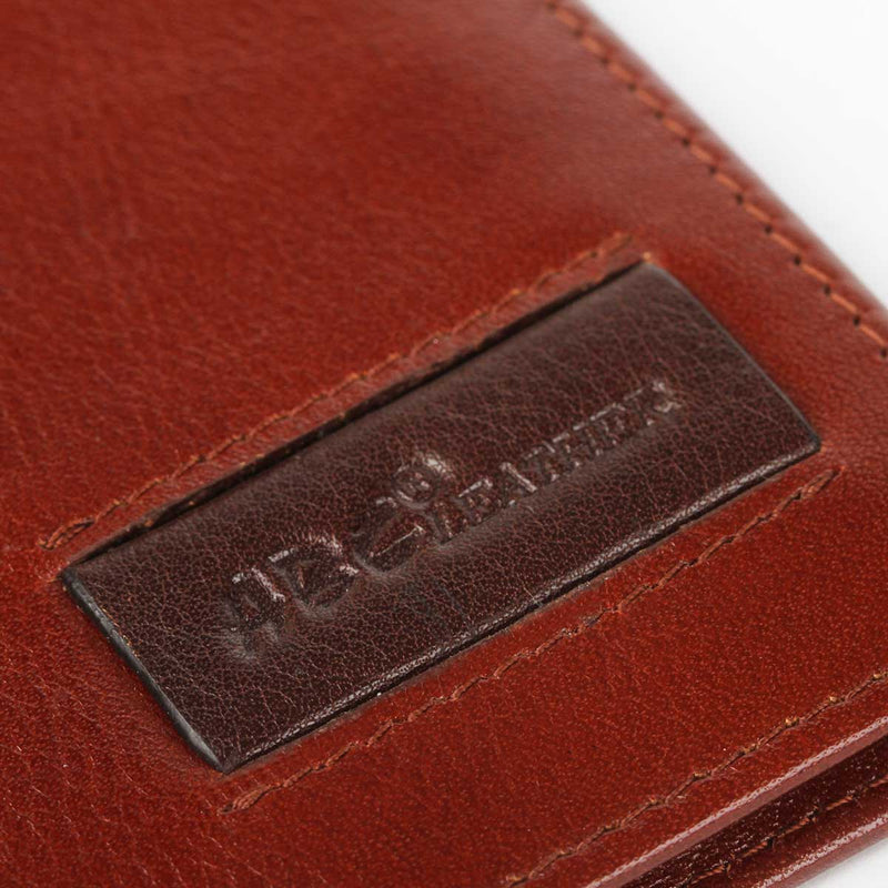 紅棕精緻短夾，進口PU仿皮紋、烙印LOGO、開窗名片夾、多功能內袋。