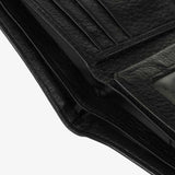 簡約精品短夾，進口PU仿皮紋、烙印LOGO、可容納6-8張卡、開窗名片袋。