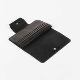 經典黑雙層長夾，烙印LOGO、開窗名片袋、可容納12-15張卡