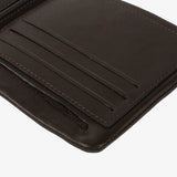 咖棕成熟短夾，進口PU仿皮紋、烙印LOGO、可容納6-9張卡。