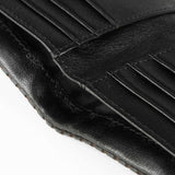 洞洞簡約短夾，進口PU仿皮紋、烙印LOGO、可容納 6-8 張卡。