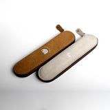 水洗牛皮 文具袋，文具收納、餐具收納、水洗牛皮紙、熱門環保材質、鬆緊帶、拉鍊、印刷。