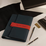 Black極致紅腰帶三折活頁工商日誌，石碇藍情境