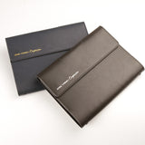 Black極致造型筆插三折活頁工商日誌，情境