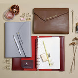 大地色風雅三折活頁工商日誌，展開情境