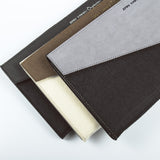 水洗牛皮紙與羊毛氈三折活頁工商日誌，情境