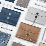 優雅信封繞扣書帶三折活頁工商日誌，情境