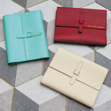 細版書帶三折活頁工商日誌，情境