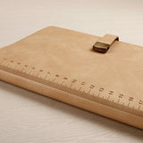 文創尺標扣帶封套工商日誌，斜角度特寫