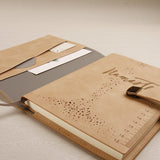 文創尺標扣帶封套工商日誌，情境