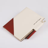 雙筆插大理石活頁工商日誌，斜角度特寫