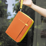 寬版手提帶拉鍊活頁工商日誌，手提情境