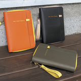 寬版手提帶拉鍊活頁工商日誌，情境