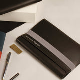 Black極致寬版鬆緊帶活頁工商日誌，情境