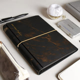 極簡風鬆緊帶活頁工商日誌，情境