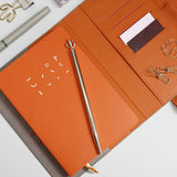 仿牛皮紙紋寬版鬆緊帶32K封套工商日誌，展開情境