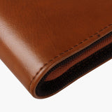 棕紅細緻簡約交屋包，Logo烙印、壓印、拉鍊、立體資料袋、鑰匙牌扣環、開窗名片套、筆套