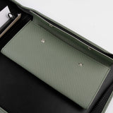 灰湖綠編織拉鍊交屋包 搭配進口PU編織紋 不同層次的視覺效果 讓整體簡約又高級