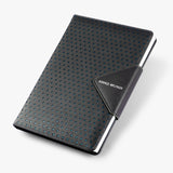 沖孔皮料磁吸精裝工商日誌，斜角特寫