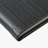 灰色低調緊帶精裝工商日誌，壓紋充皮紙