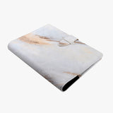 大理石金穿入扣帶活頁工商日誌，斜角度特寫