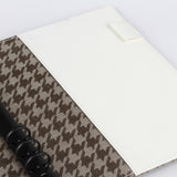 千鳥格紋鬆緊帶活頁工商日誌，筆插